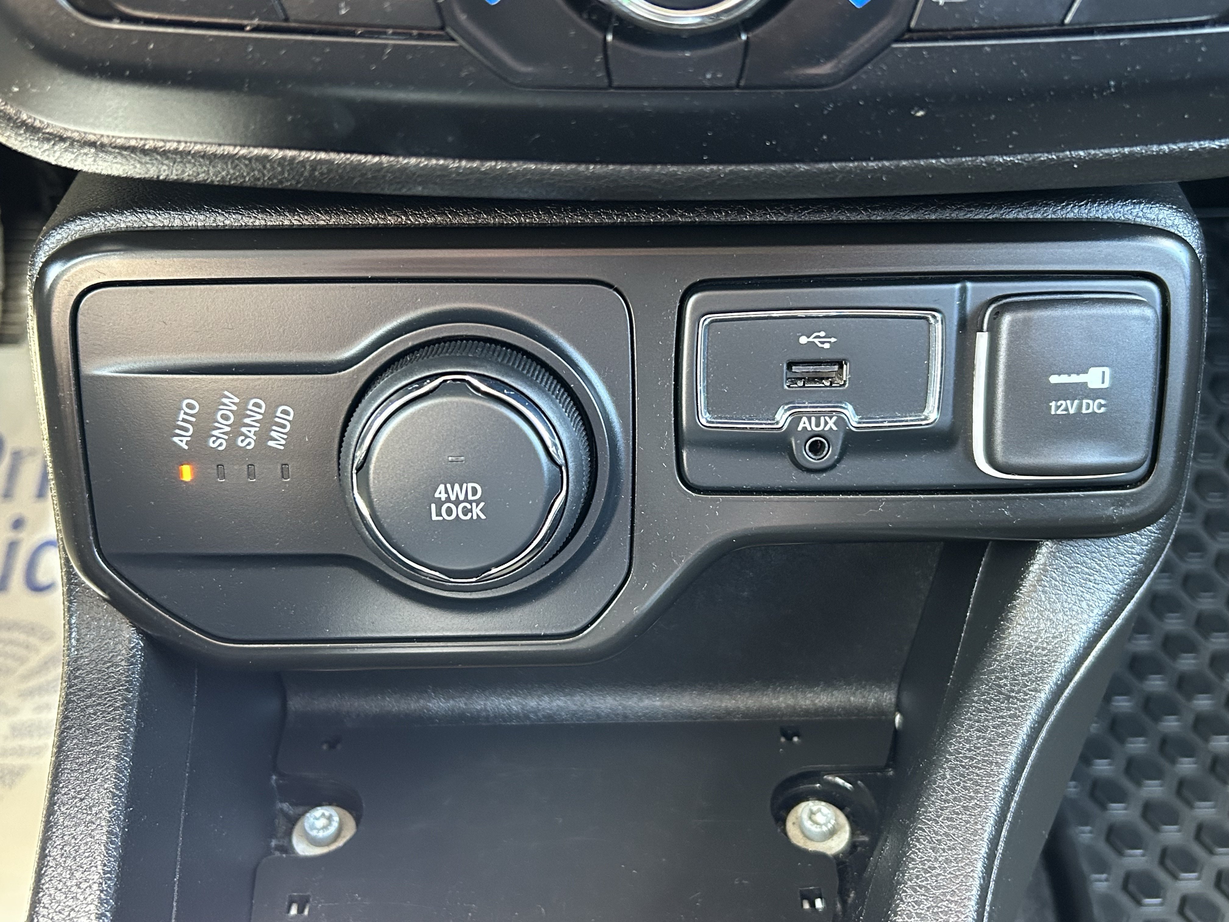 Used 2022 Jeep Renegade Latitude w/ Convenience Group AWD/4WD image 31