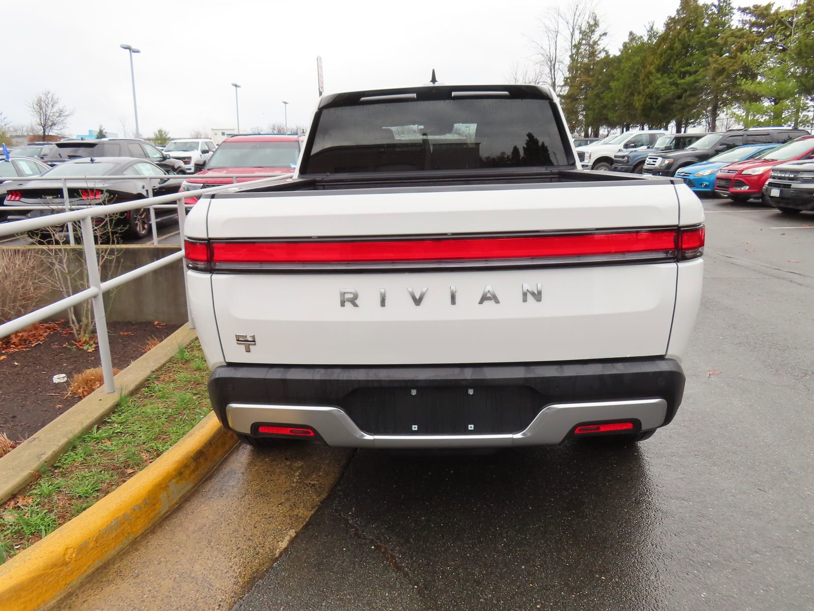 Used 2025 Rivian R1T Adventure AWD/4WD image 7