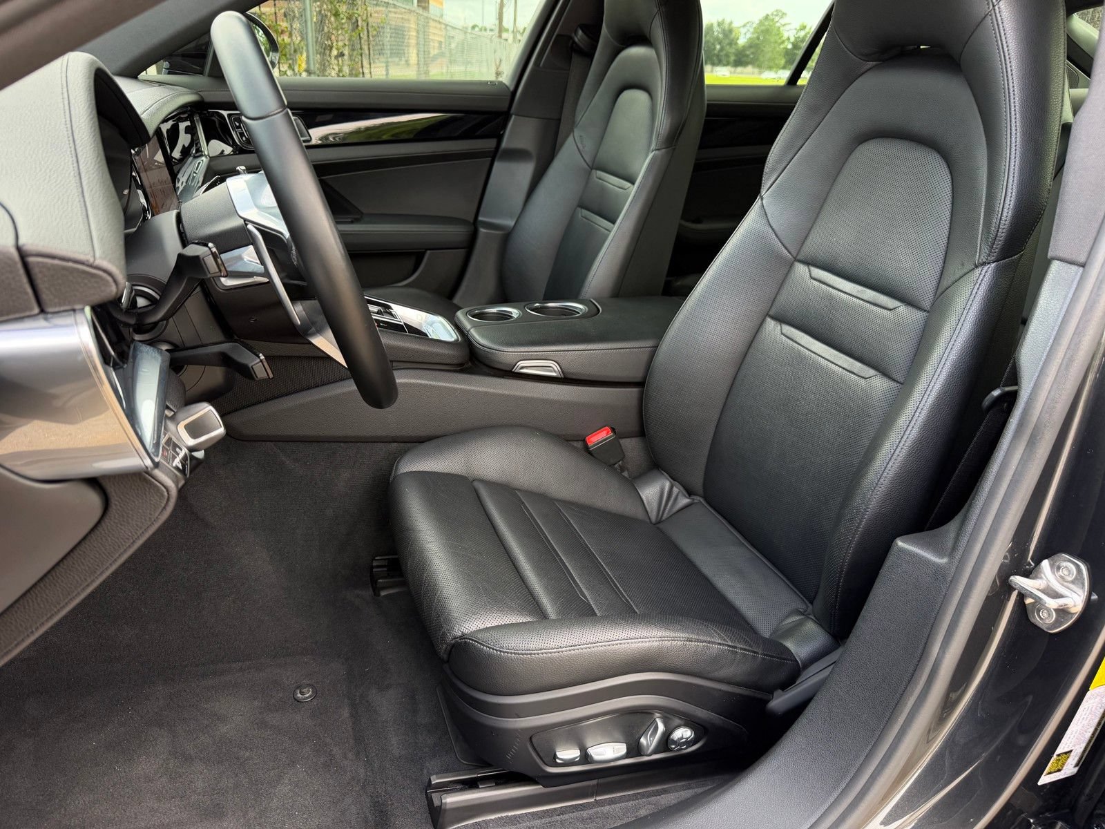 Used 2017 Porsche Panamera image 11