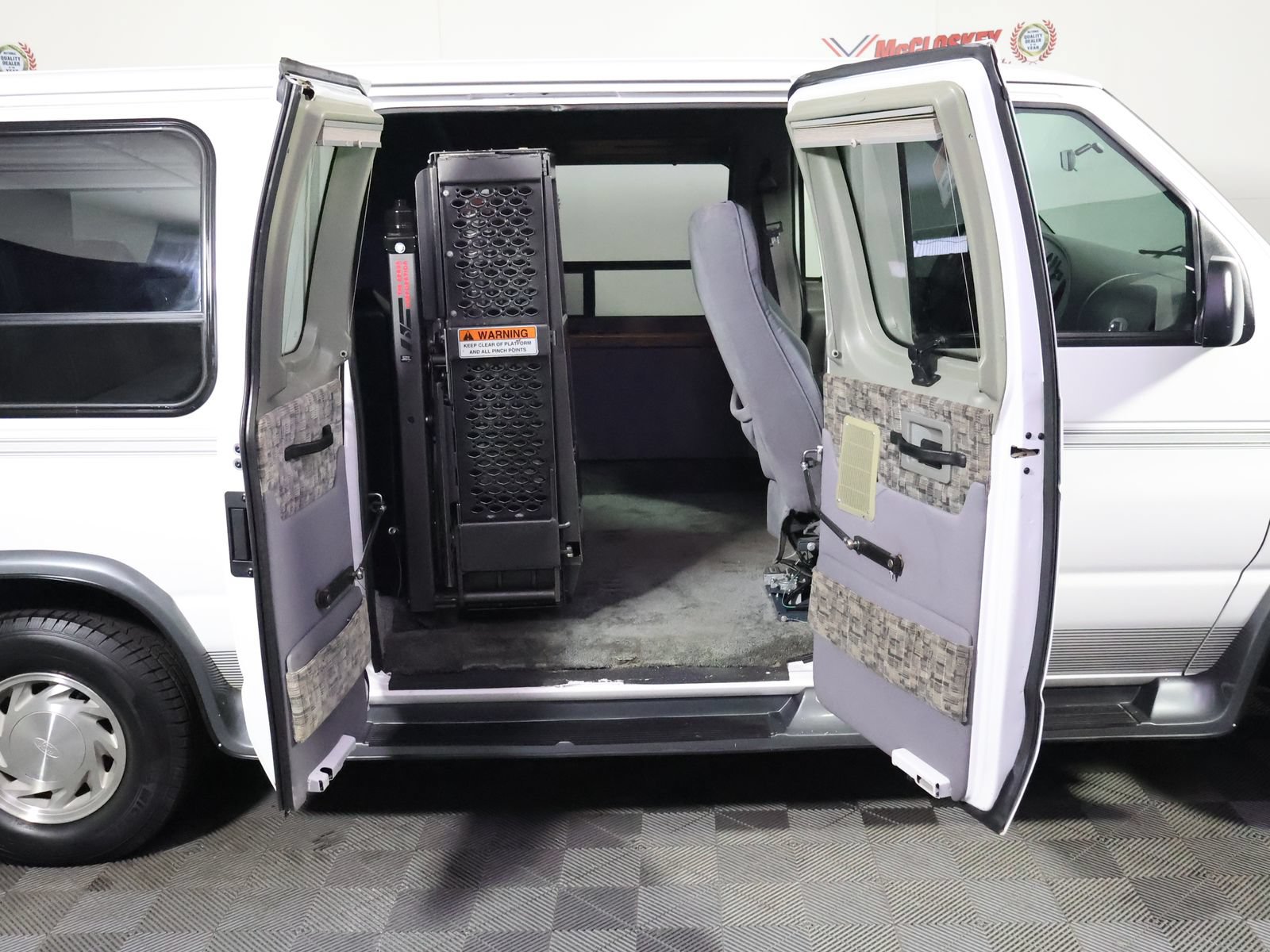 Used 2000 Ford E-150 and Econoline 150 RWD image 22