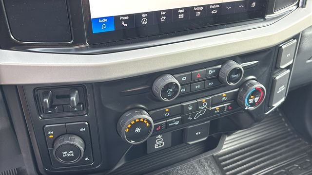 New 2026 Ford F350 XLT w/ XLT Premium Package AWD/4WD image 18