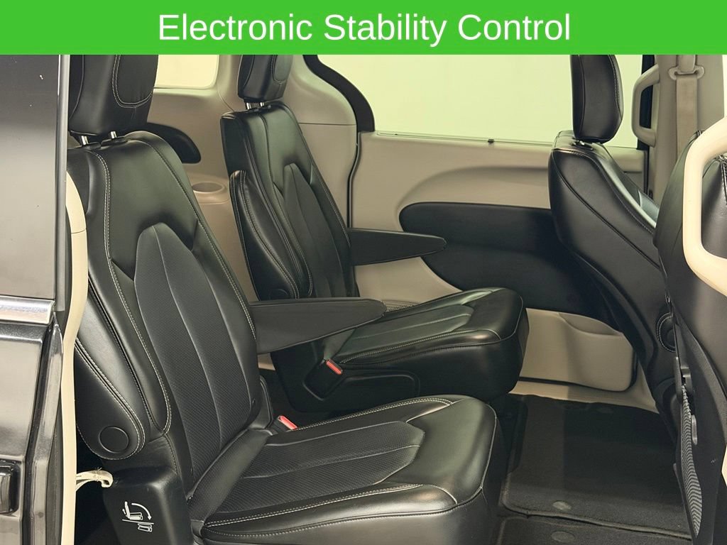 Used 2023 Chrysler Pacifica Touring-L FWD image 19