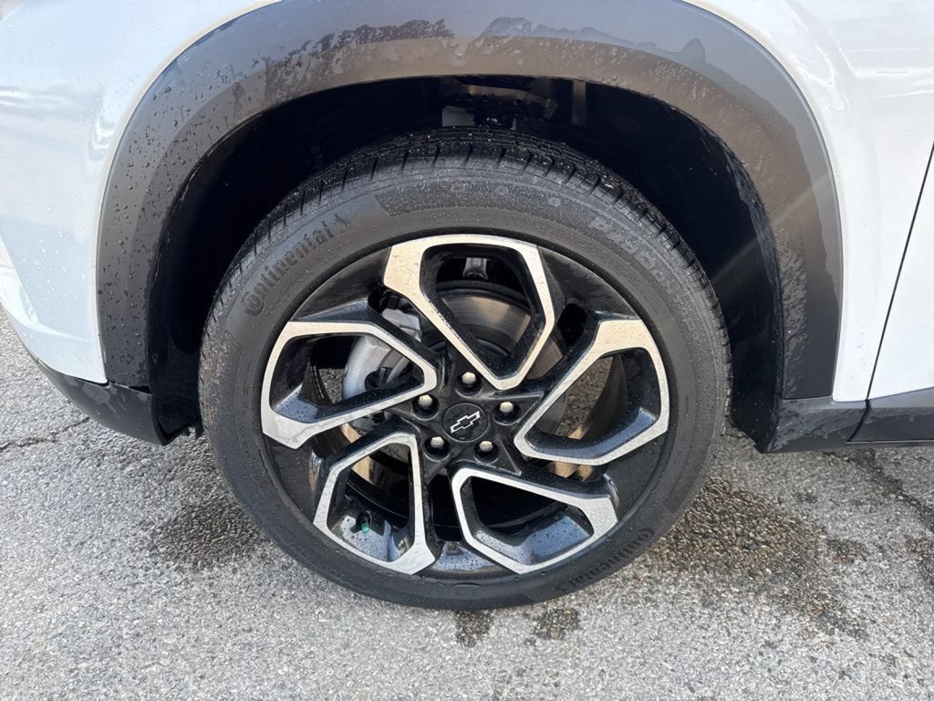 Used 2024 Chevrolet Trax RS w/ Sunroof Package FWD image 16
