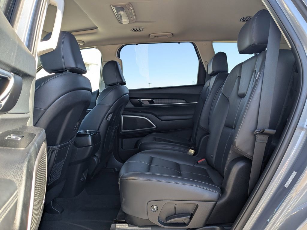 Used 2024 Kia Telluride EX w/ EX Captain's Chair Package image 17