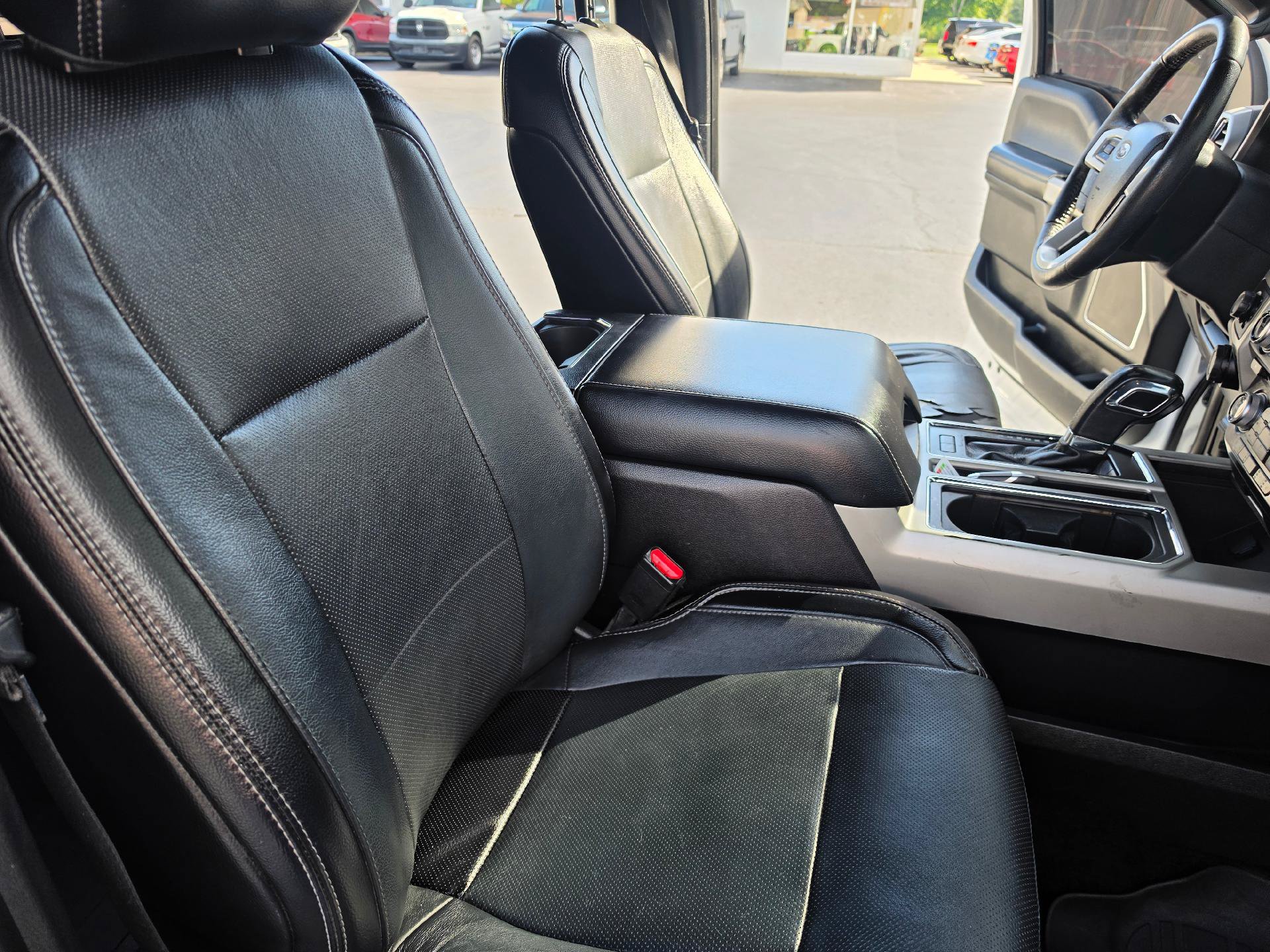 Used 2016 Ford F150 Lariat w/ Equipment Group 502A Luxury AWD/4WD image 11