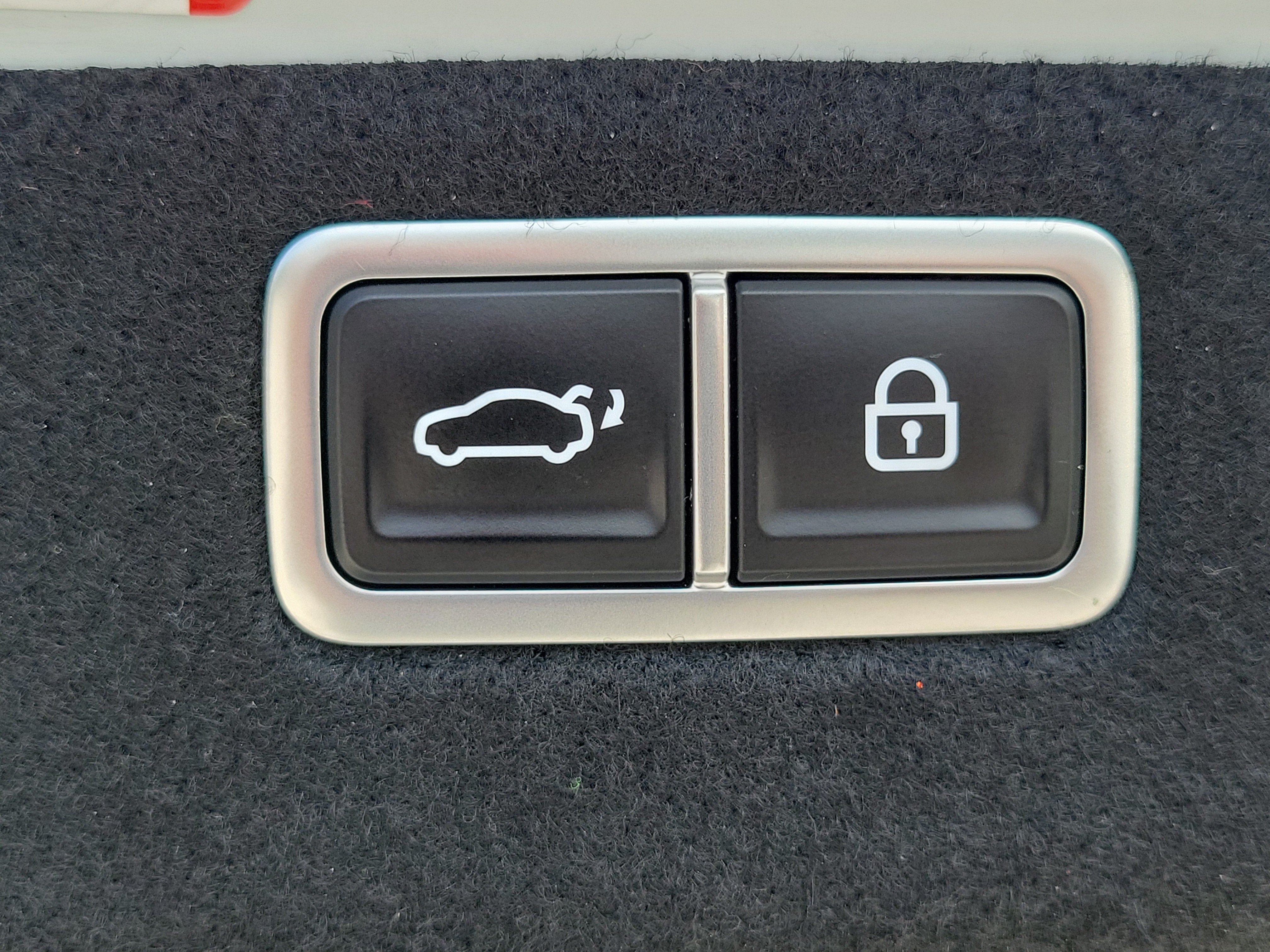 Used 2023 Genesis G70 3.3T w/ Sport Prestige Package RWD image 8