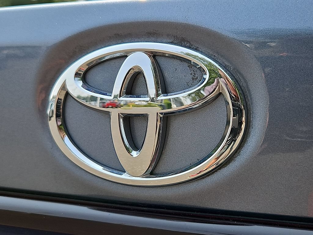 Used 2023 Toyota Corolla LE w/ Carpet Mat Package (TMS) FWD image 29