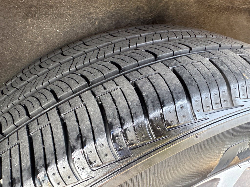 Used 2024 Chrysler Pacifica Limited FWD image 38
