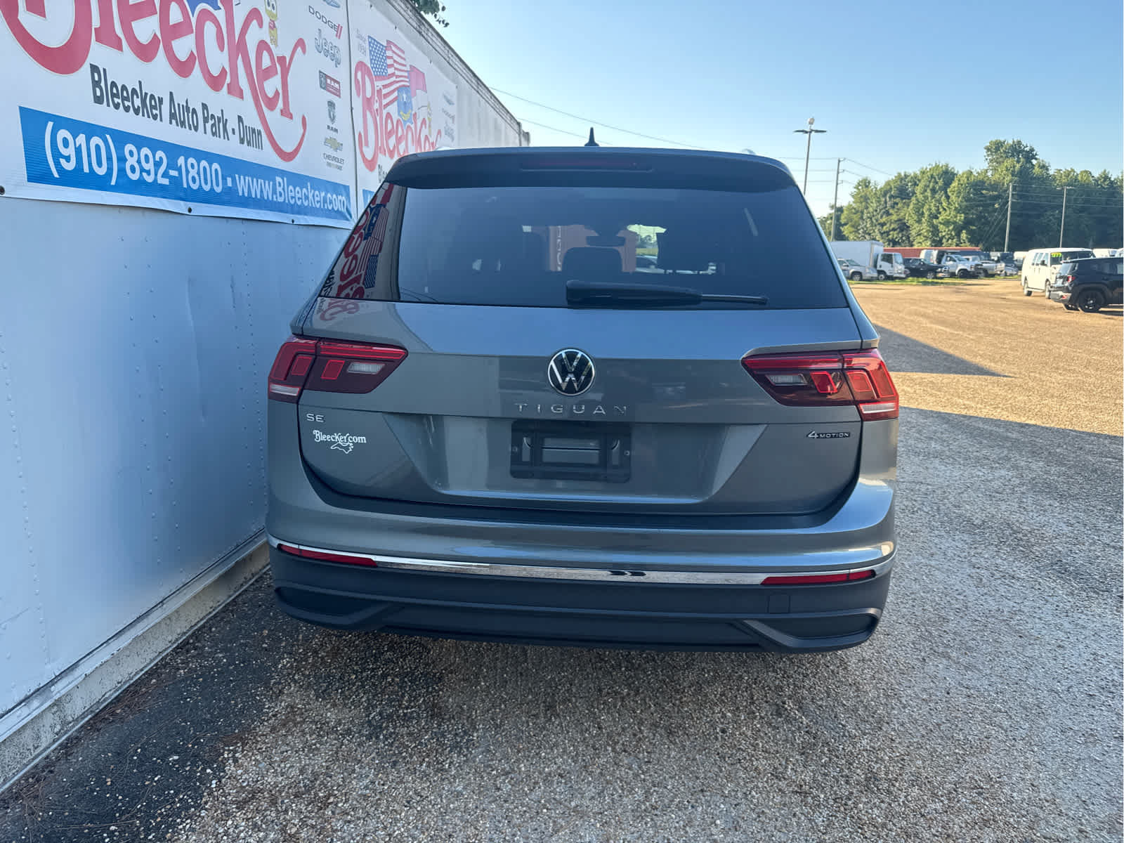 Used 2023 Volkswagen Tiguan SE AWD/4WD image 4