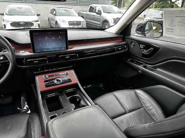 Certified 2023 Lincoln Aviator Reserve w/ Elements Package Plus AWD/4WD image 17