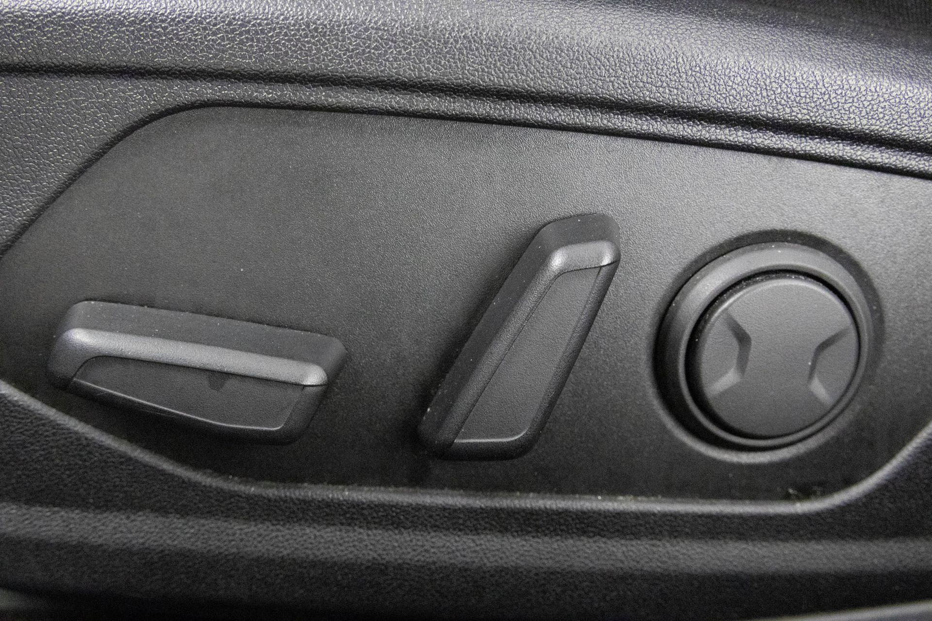 Used 2025 Hyundai Elantra Limited FWD image 8