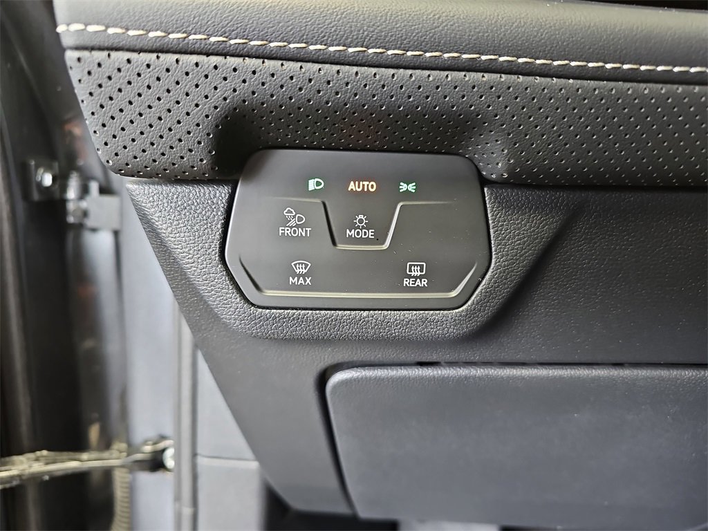 Used 2024 Volkswagen Atlas Cross Sport SE image 26