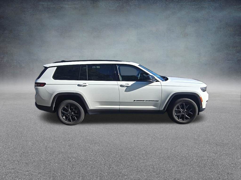 Used 2025 Jeep Grand Cherokee L Altitude AWD/4WD image 9