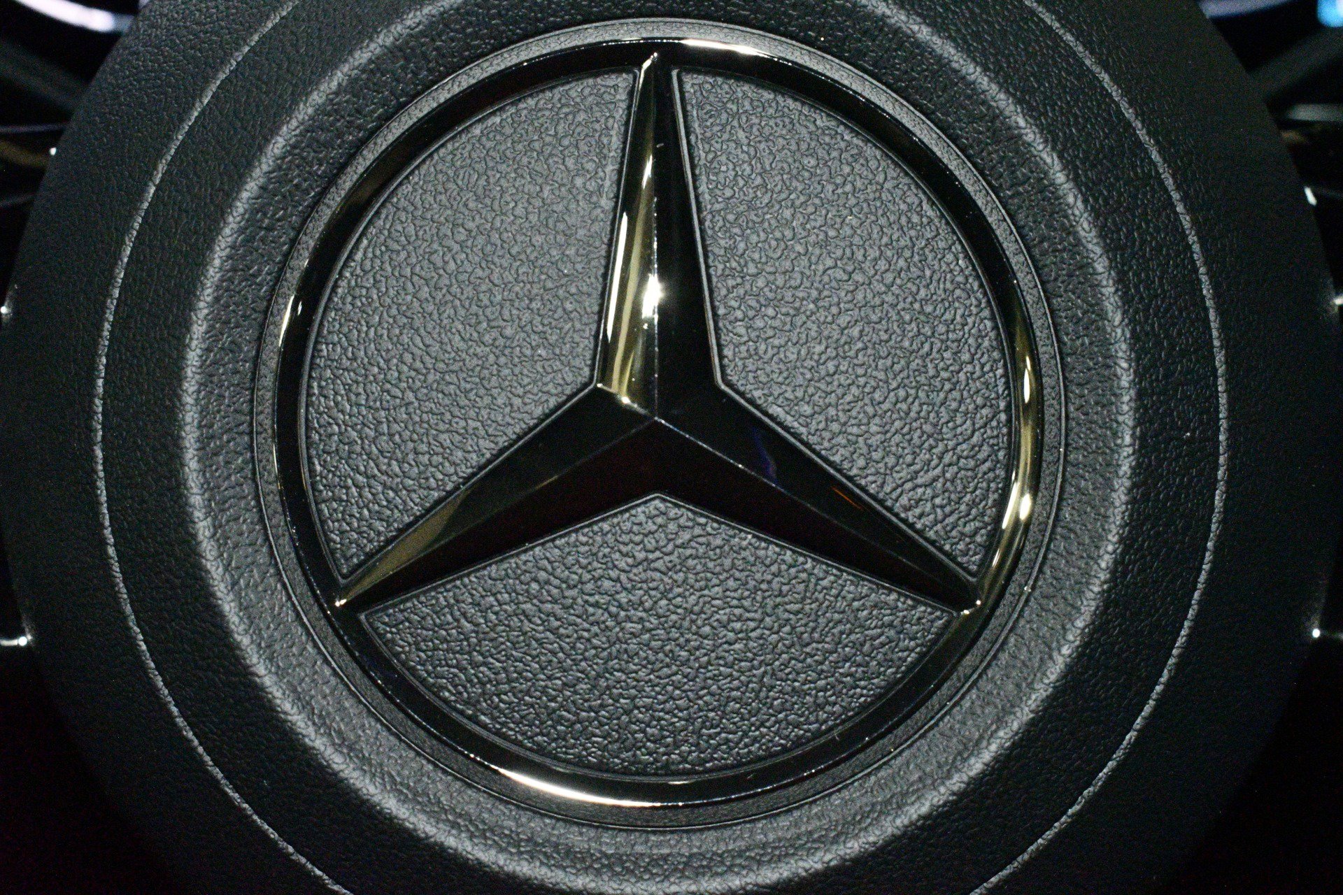 Used 2025 Mercedes-Benz GLC 300 4MATIC image 29
