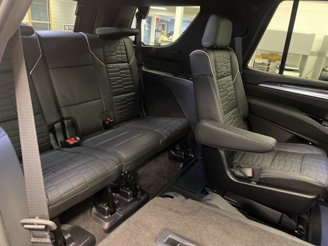 Used 2025 Cadillac Escalade V w/ LPO, ONYX Package AWD/4WD image 17