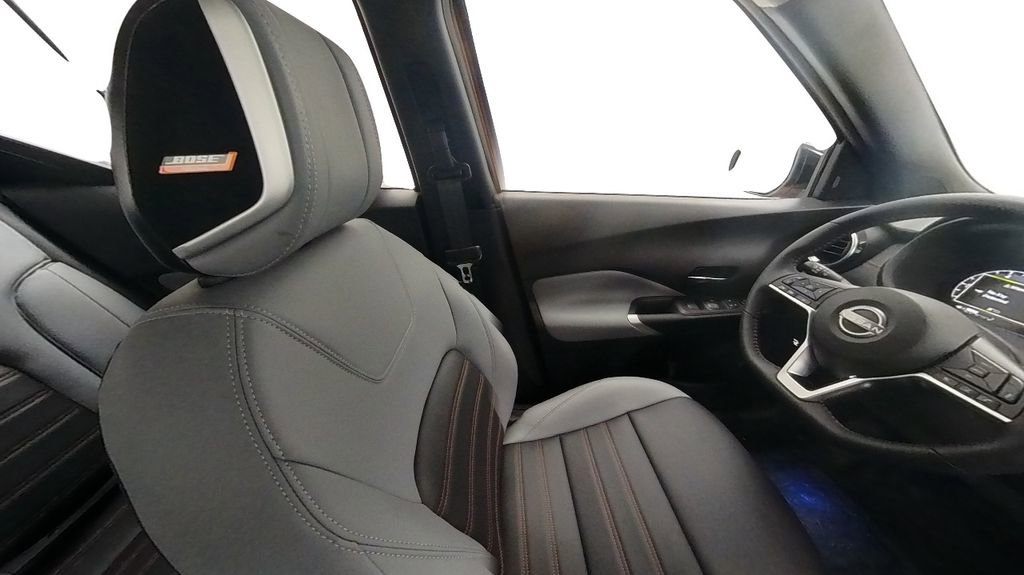 Used 2024 Nissan Kicks SR w/ SR Premium Package FWD image 27