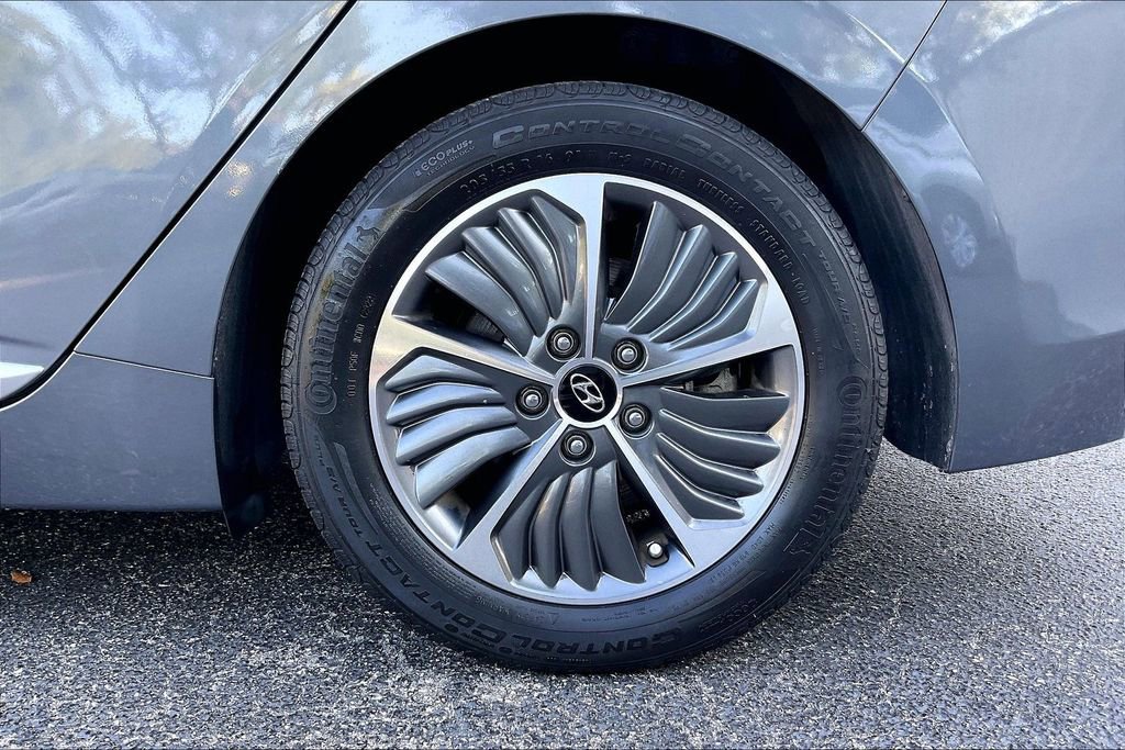 Used 2020 Hyundai Ioniq SE FWD image 32