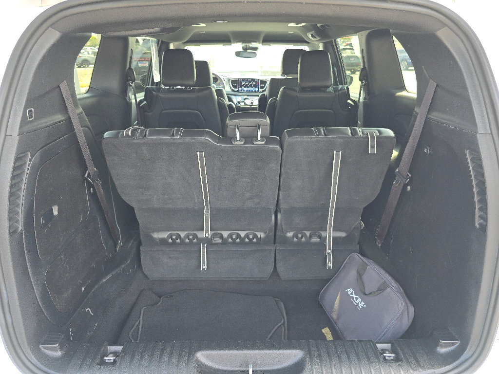 Used 2024 Chrysler Pacifica Limited FWD image 13