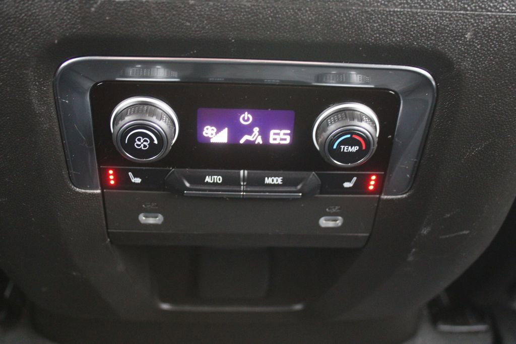 Used 2023 Chevrolet Suburban High Country image 28