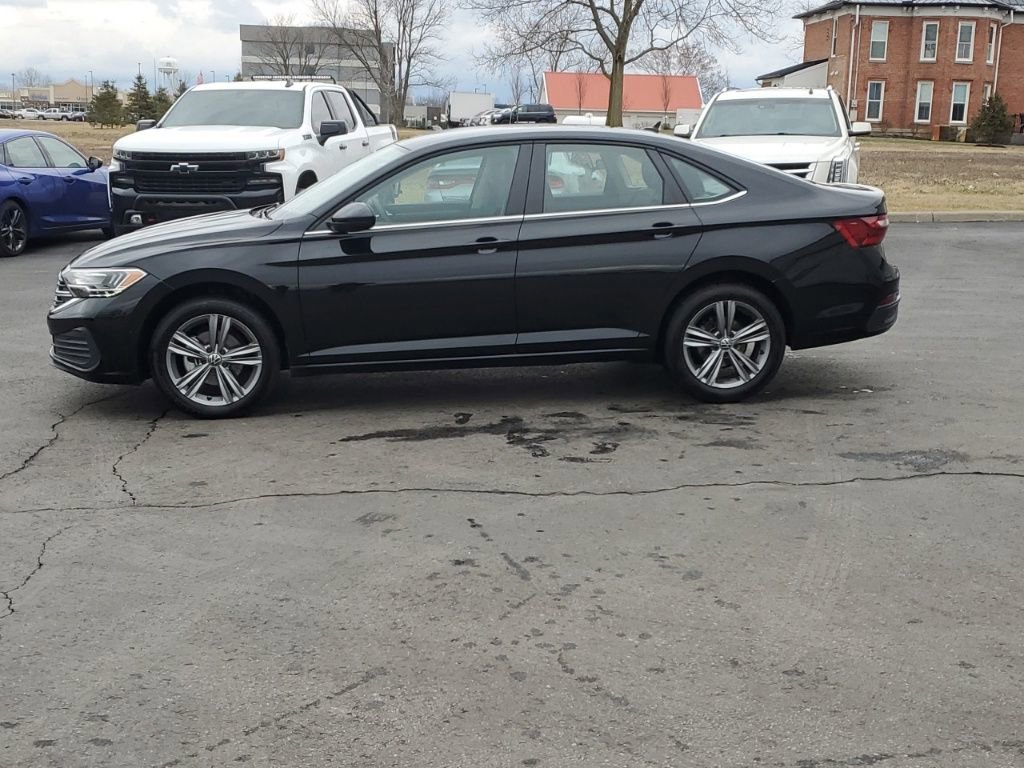 Used 2024 Volkswagen Jetta SE image 4