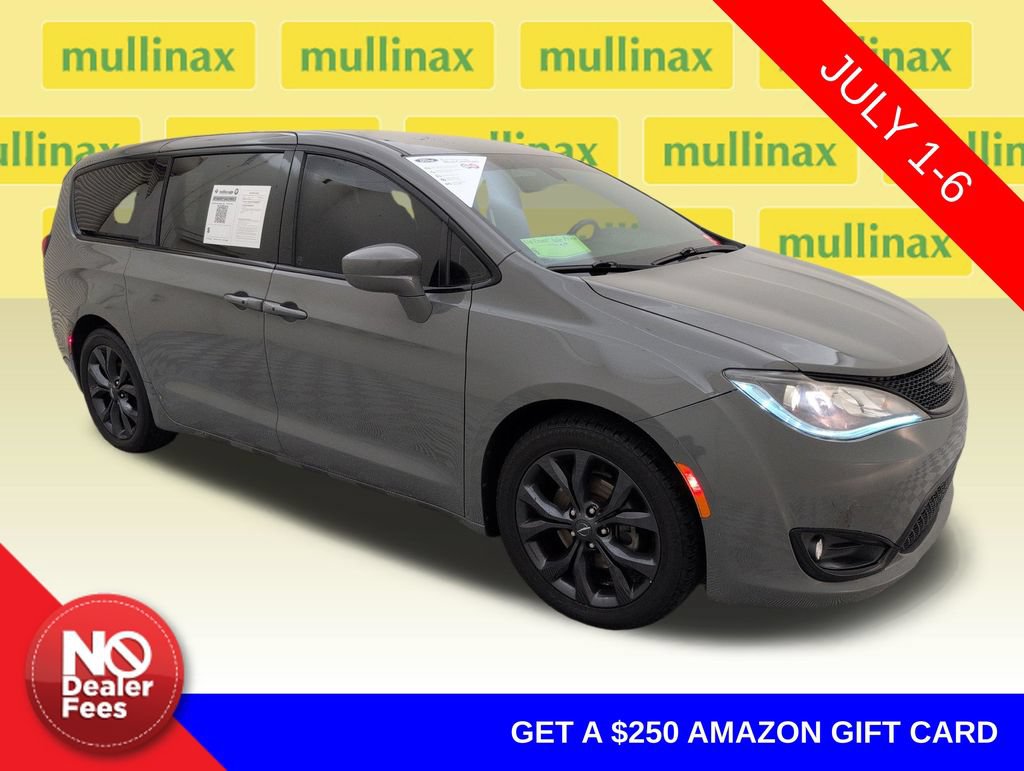 Used 2020 Chrysler Pacifica Touring w/ S Appearance Package FWD image 1