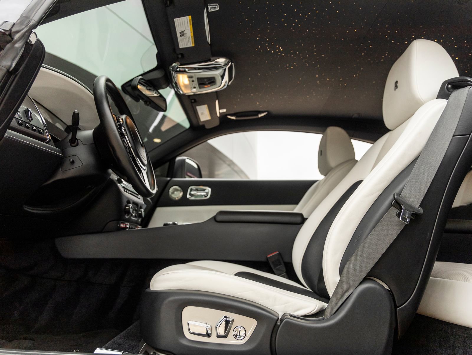 Used 2018 Rolls-Royce Wraith RWD image 28
