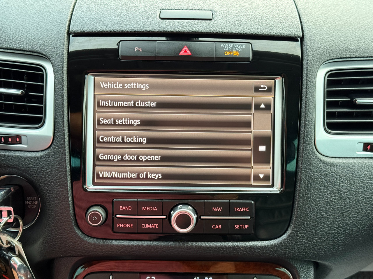 Used 2012 Volkswagen Touareg VR6 image 65