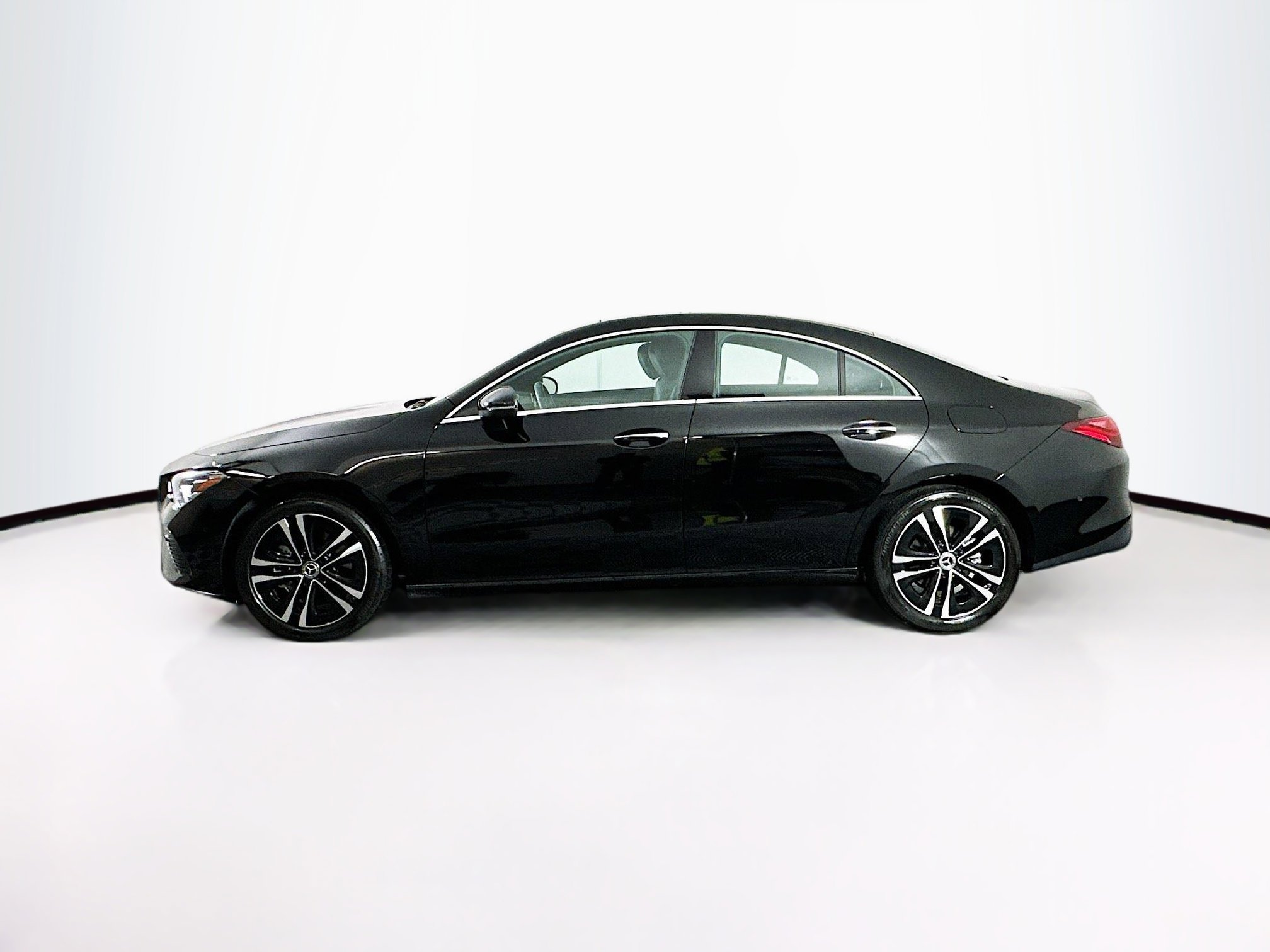 Used 2025 Mercedes-Benz CLA 250 image 4