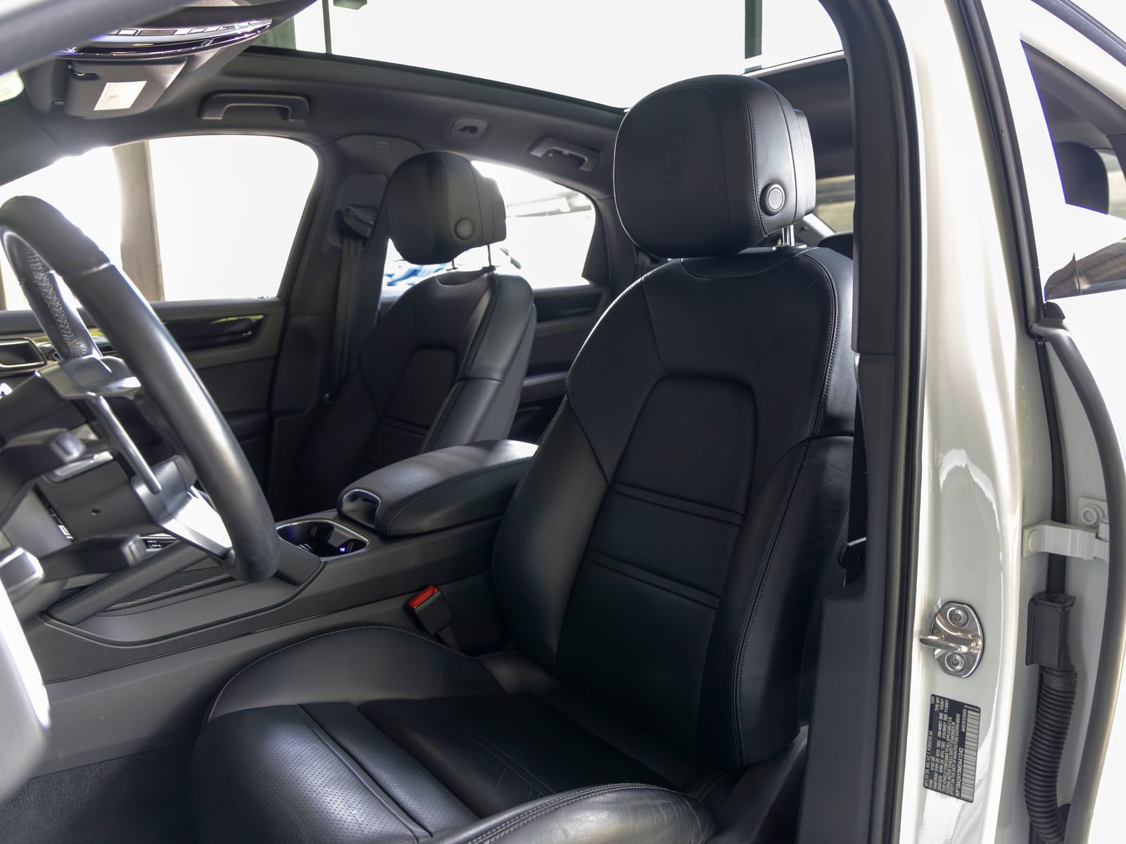 Certified 2021 Porsche Cayenne Coupe image 5