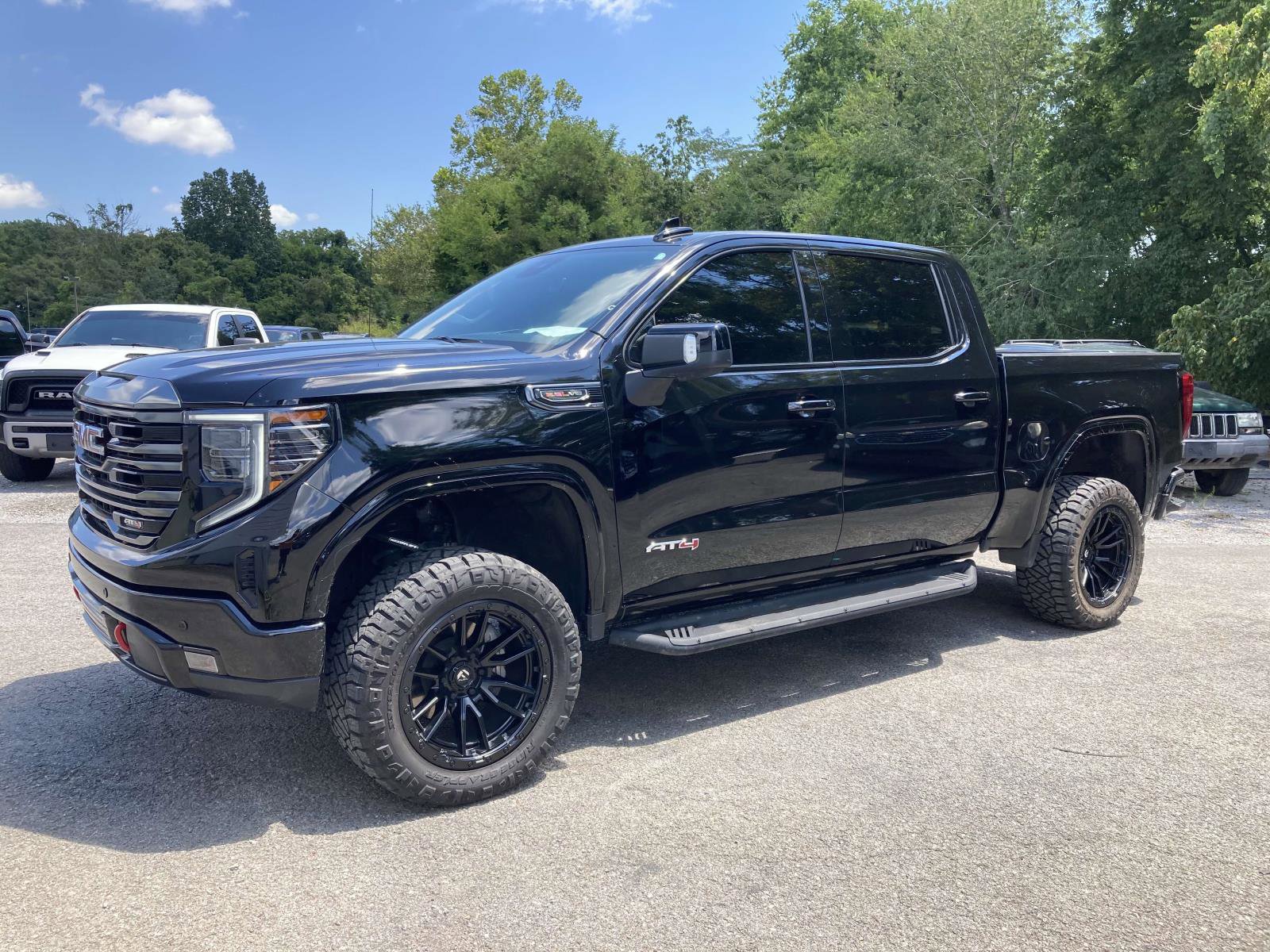 Used 2024 GMC Sierra 1500 AT4 w/ Technology Package image 5
