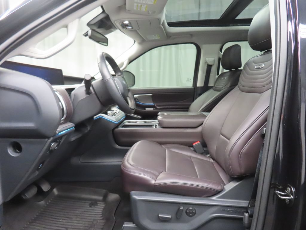 Used 2025 Ford Expedition Max Platinum w/ Platinum Ultimate Package AWD/4WD image 12