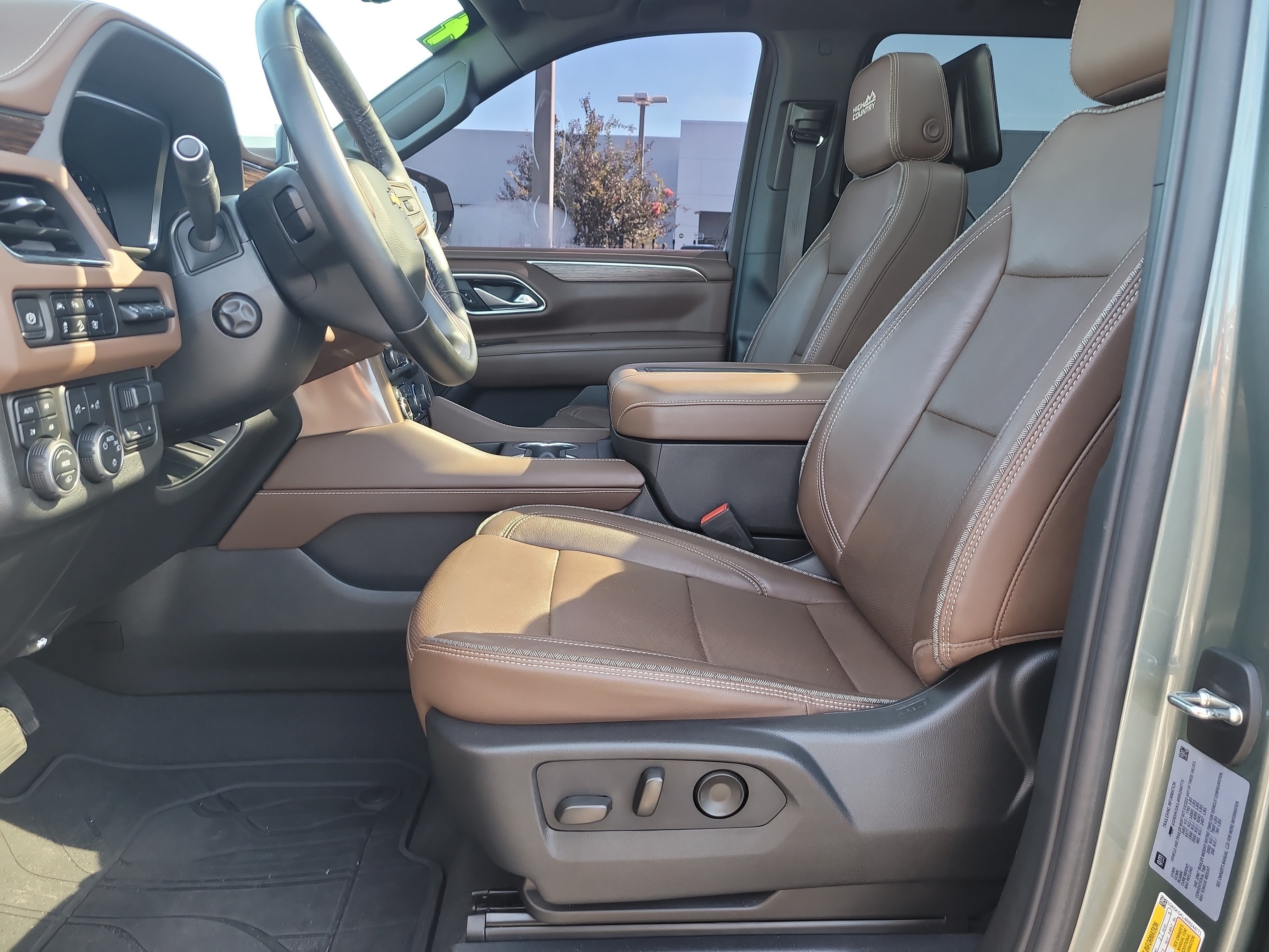Used 2024 Chevrolet Suburban High Country AWD/4WD image 18
