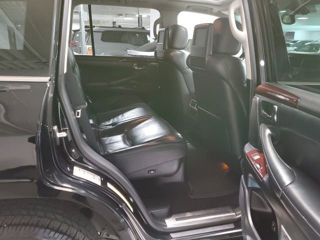 Used 2015 Lexus LX 570 4WD image 24