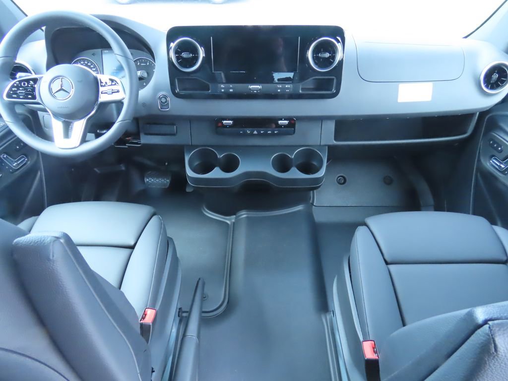 Used 2024 Mercedes-Benz Sprinter 2500 image 14