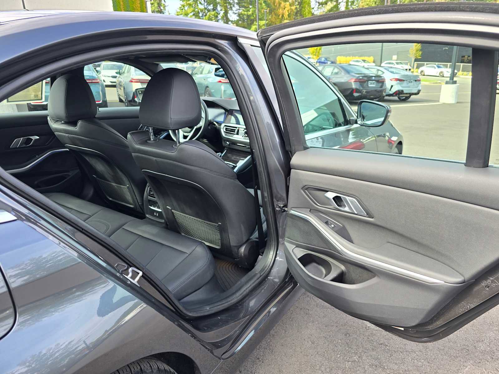 Used 2021 BMW 330i Sedan w/ Premium Package image 13