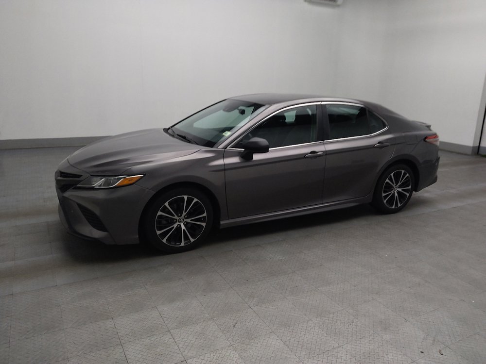 Used 2018 Toyota Camry SE image 2