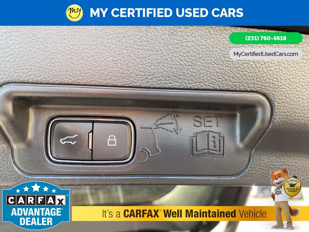 Used 2020 Ford Explorer XLT w/ Equipment Group 202A AWD/4WD image 12