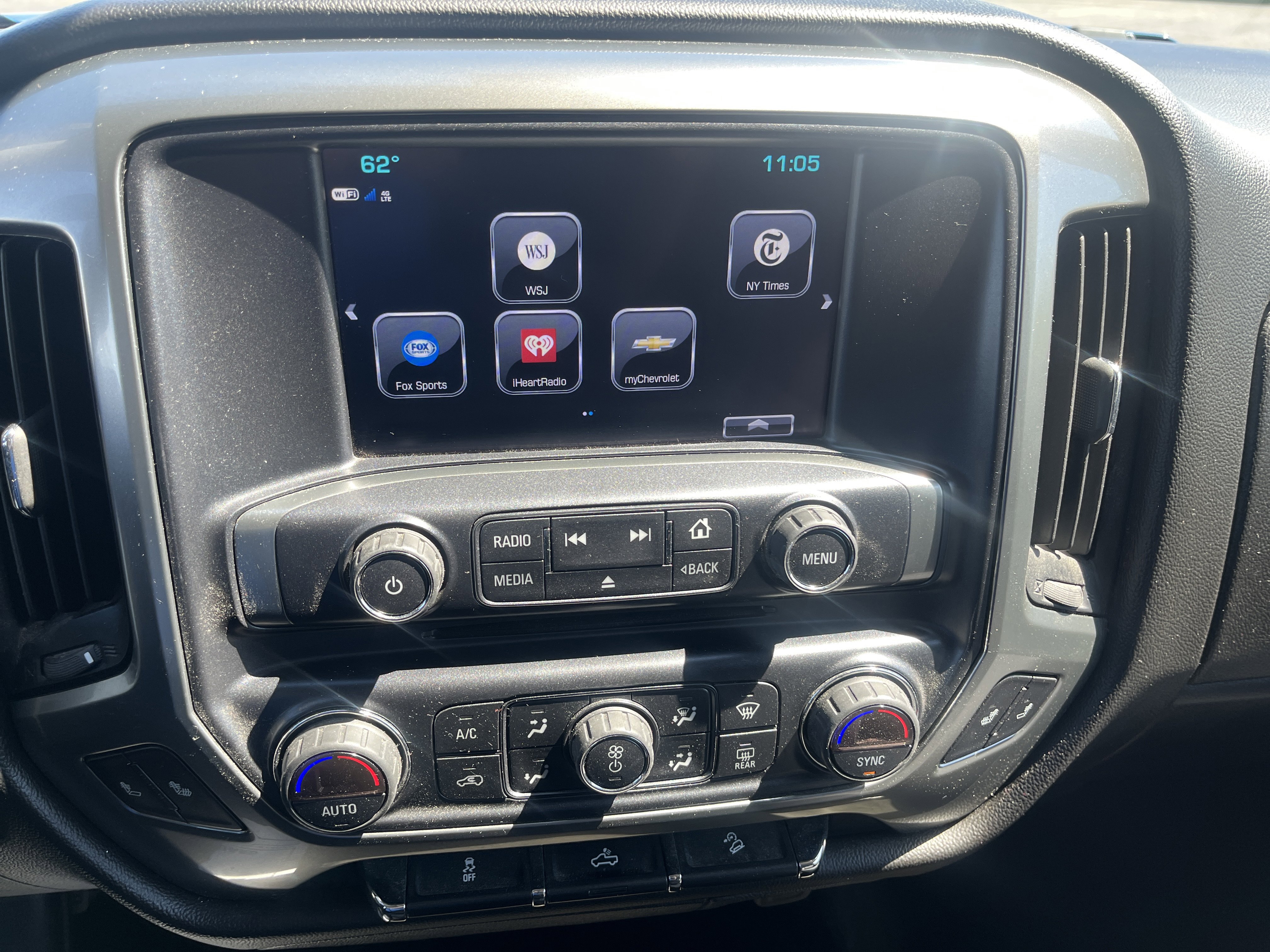 Used 2018 Chevrolet Silverado 1500 LT w/ All Star Edition AWD/4WD image 23