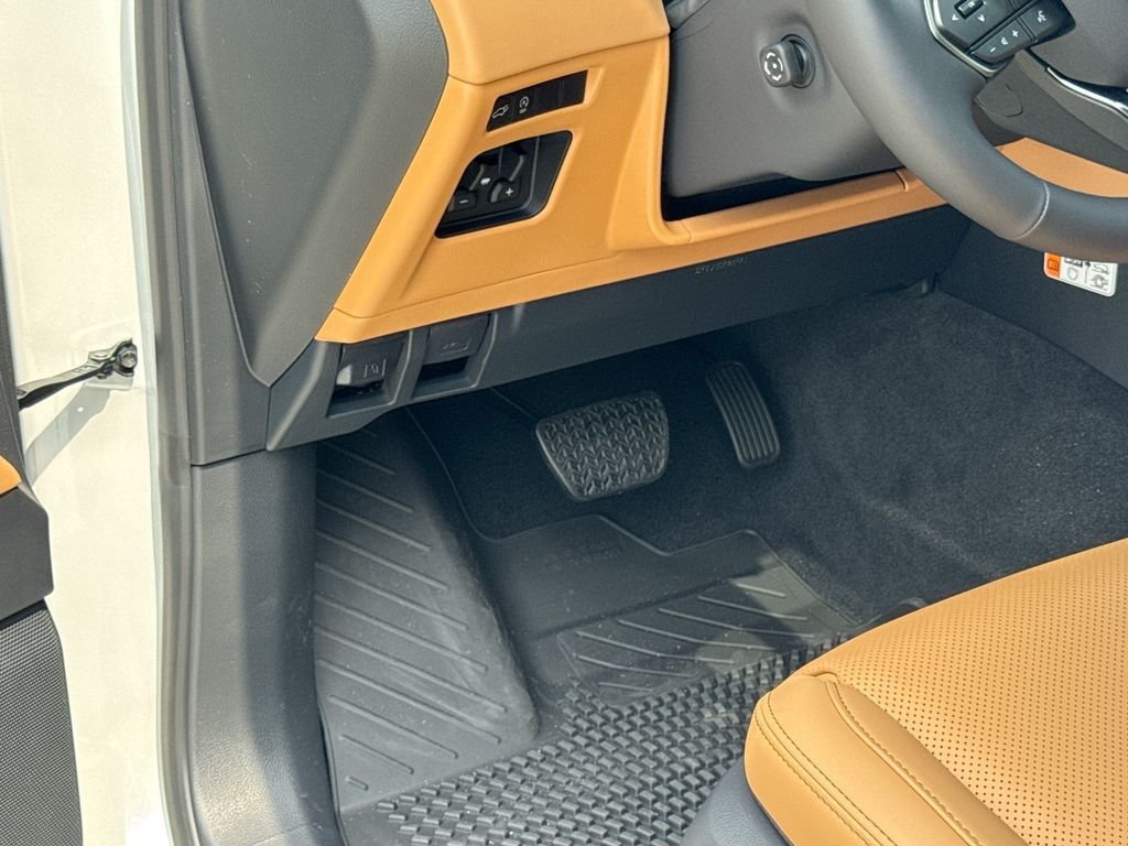 New 2026 Lexus LX 600 4WD w/ Interior Upgrade Package image 17