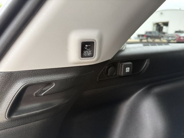 Used 2023 Jeep Grand Cherokee Laredo w/ Luxury Tech Group I AWD/4WD image 11