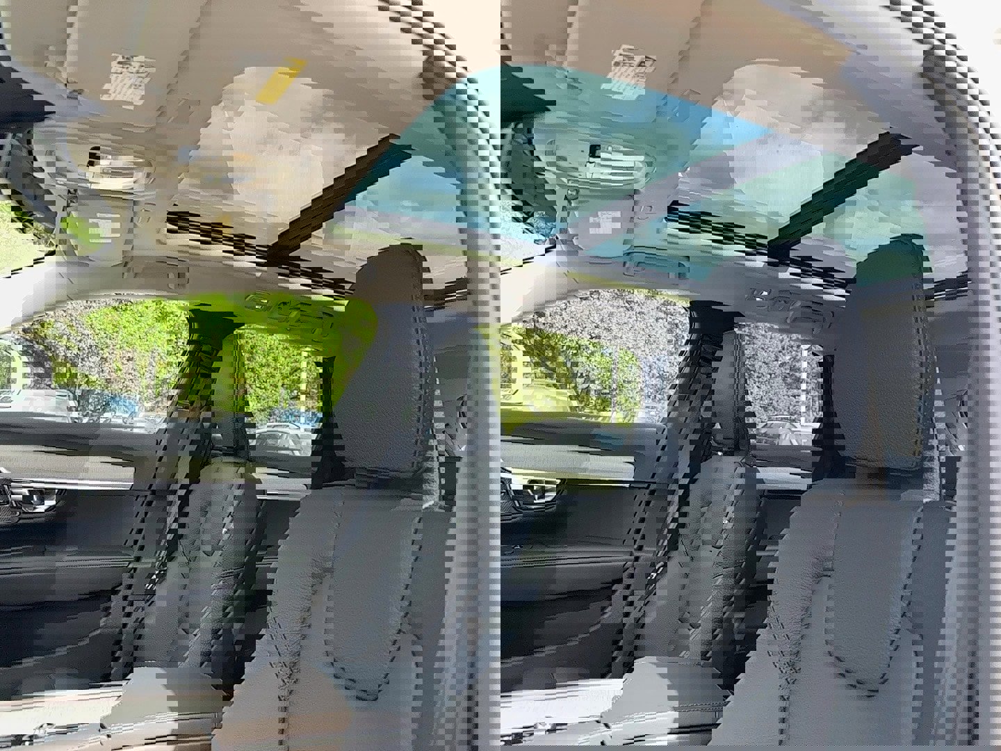 New 2025 Volvo V90 B6 Cross Country Plus w/ Protection Package Premier image 14