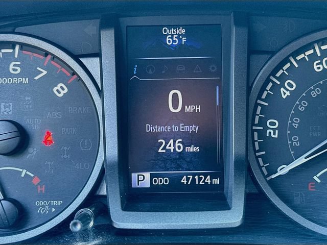 Used 2017 Toyota Tacoma TRD Off-Road w/ Premium & Technology Package AWD/4WD image 12