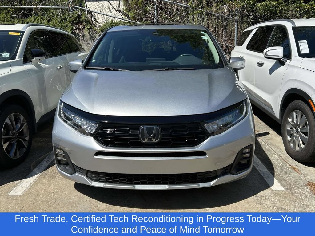 Used 2025 Honda Odyssey Touring image 2