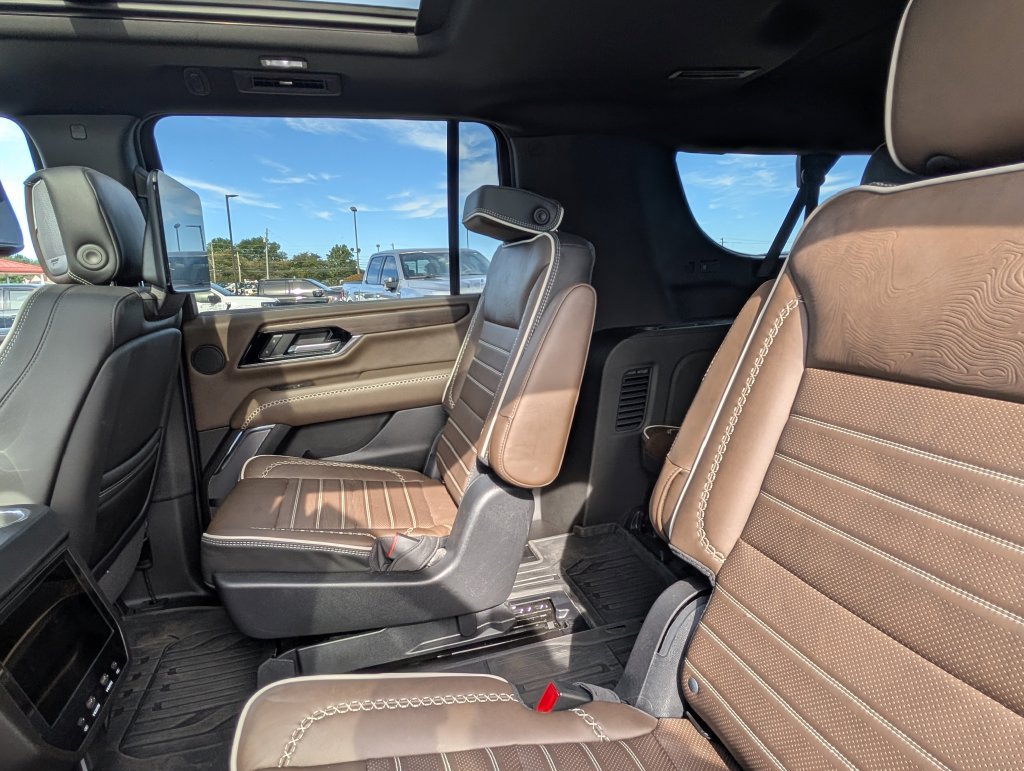 Used 2026 GMC Yukon XL Denali Ultimate w/ LPO, Floor Liner Package AWD/4WD image 10
