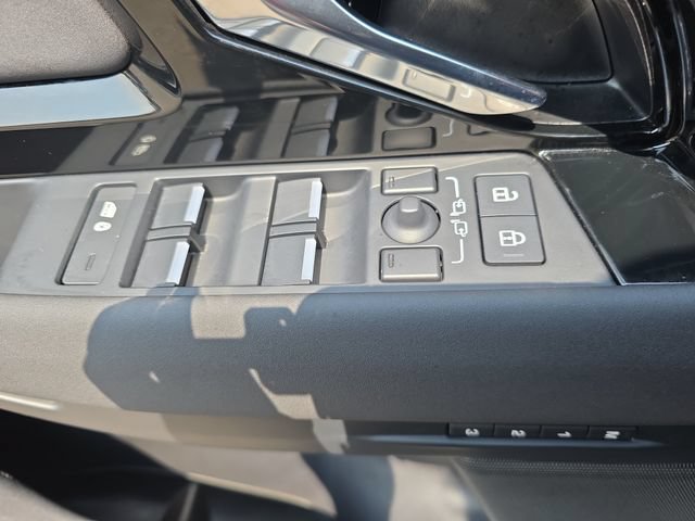 Certified 2025 Land Rover Range Rover Evoque Dynamic SE AWD/4WD image 30