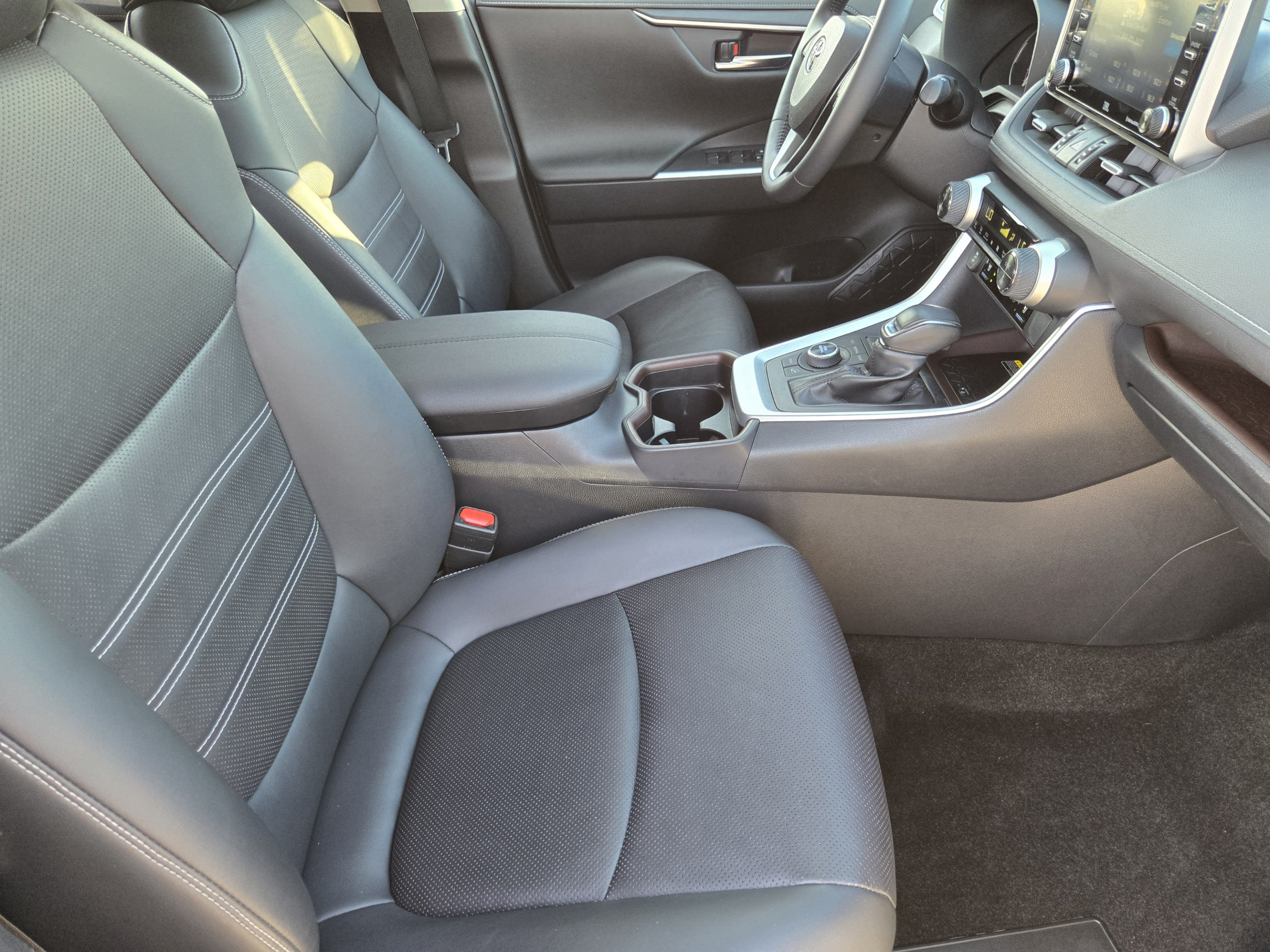 Used 2019 Toyota RAV4 Limited w/ Advanced Technology Package AWD/4WD image 10
