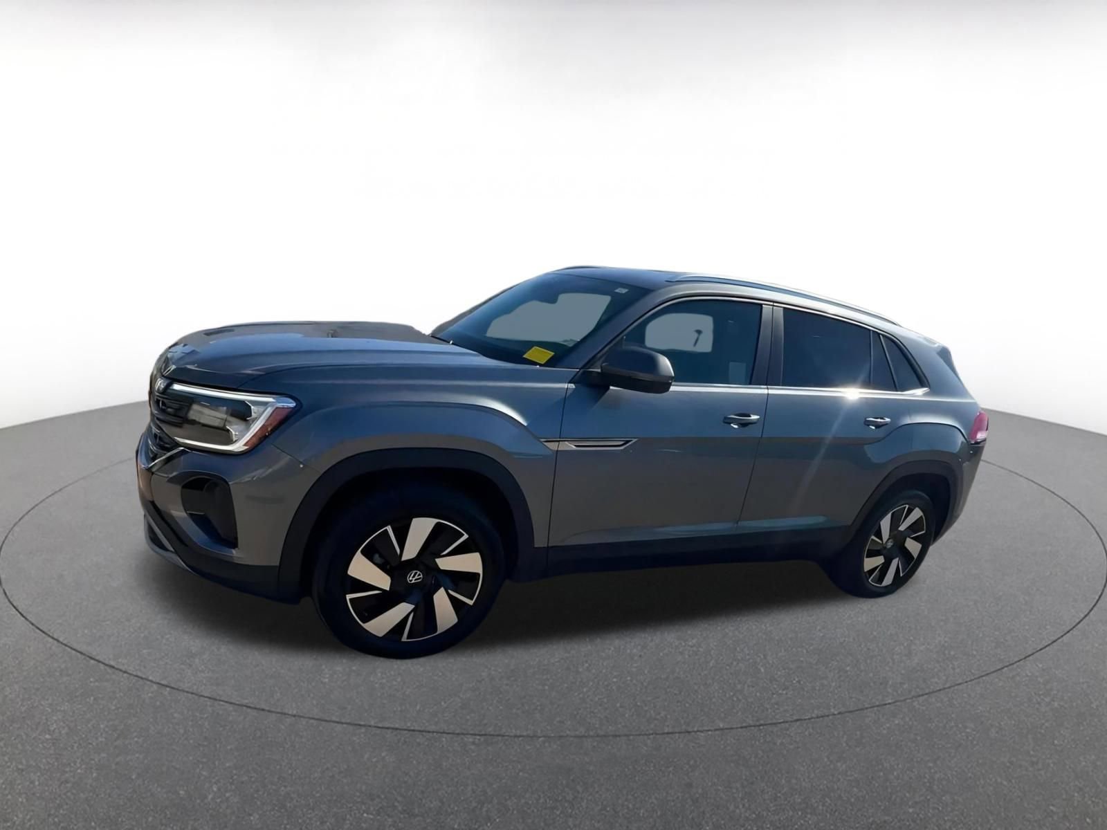 Used 2025 Volkswagen Atlas Cross Sport SE image 8