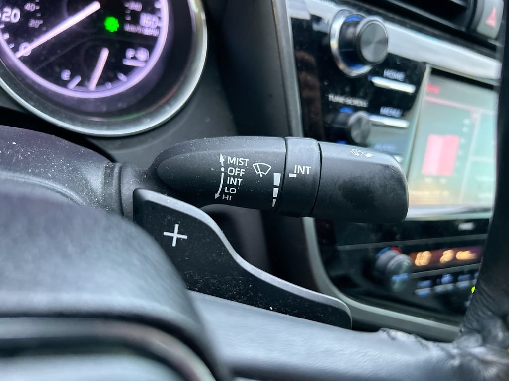 Used 2020 Toyota Camry SE FWD image 19