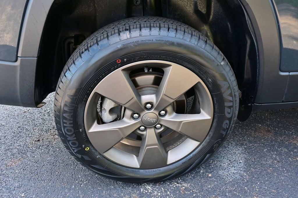 Used 2016 Jeep Cherokee 75th Anniversary AWD/4WD image 19