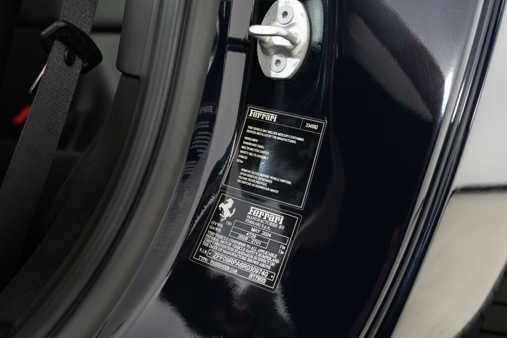 Used 2024 Ferrari Roma Spider image 29